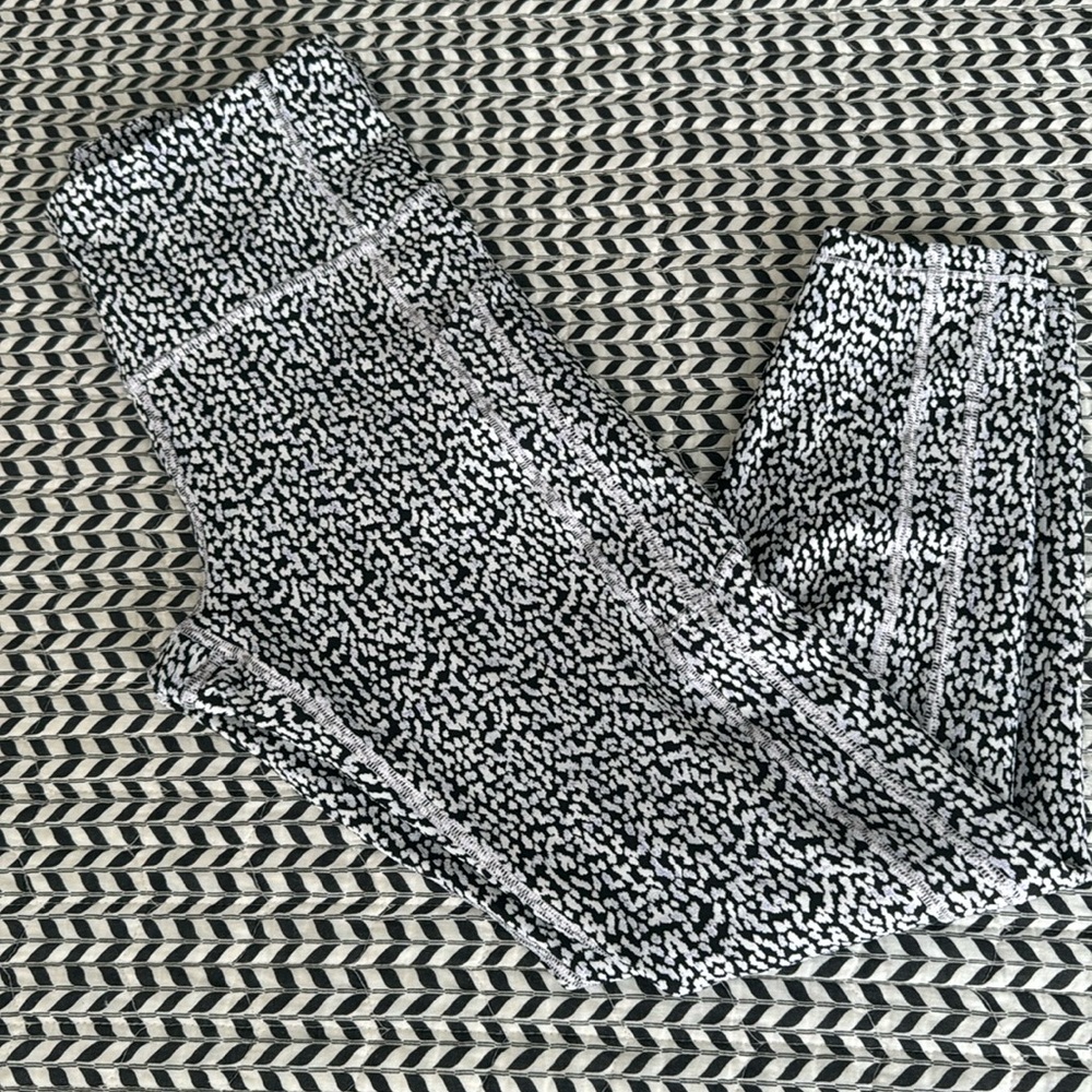 Athleta stash 7/8 textured leggings